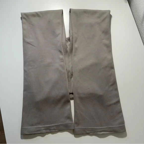 Lululemon | Softstreme Ribbed Pant | US W 4 | Riverstone - Picture 8 of 10